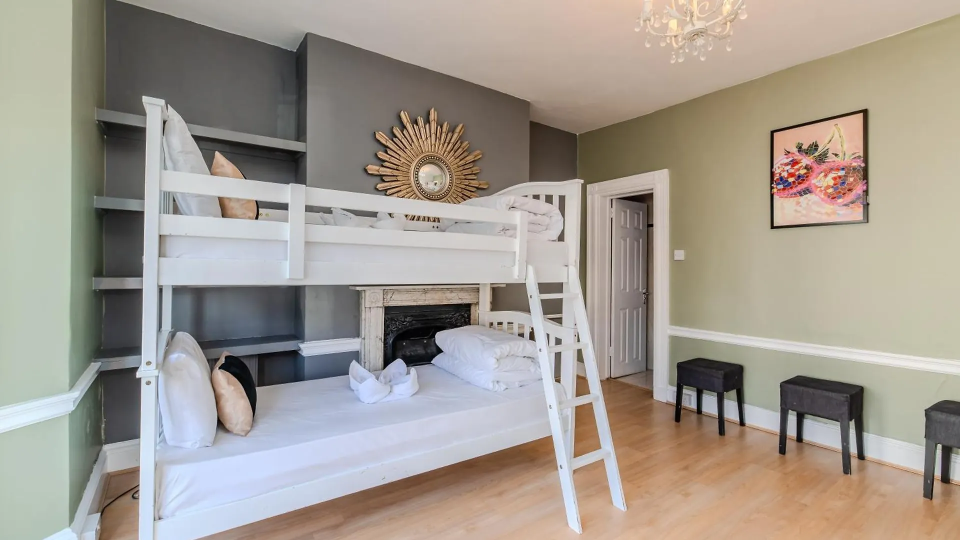 Grand Kemptown Residence L Spacious 5-Bedroom With Private Patio Brighton 0*,  United Kingdom