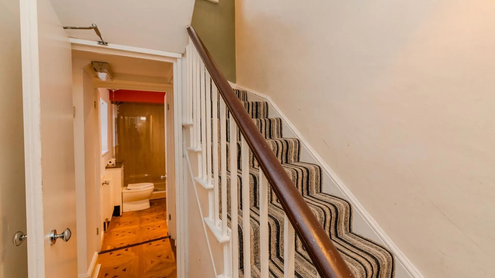 Grand Kemptown Residence L Spacious 5-Bedroom With Private Patio Brighton 0*,  United Kingdom