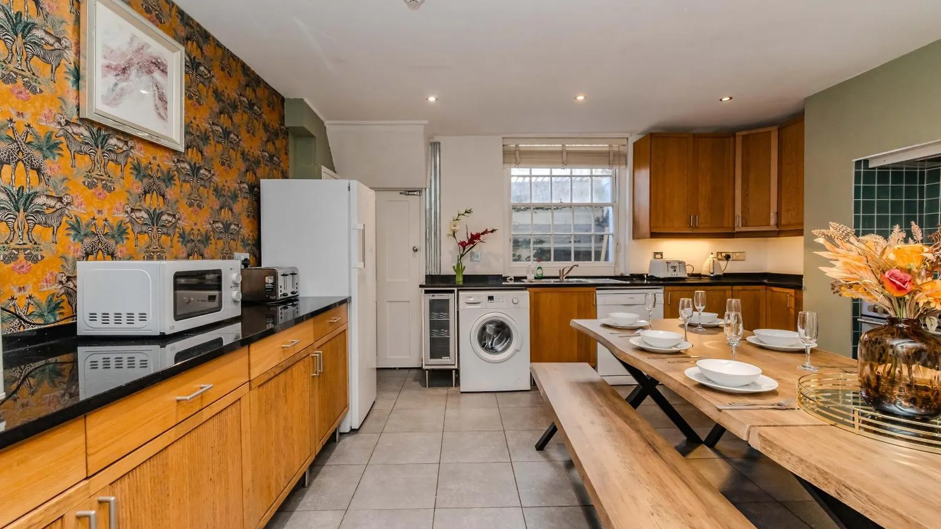 Grand Kemptown Residence L Spacious 5-Bedroom With Private Patio Brighton 0*,  United Kingdom